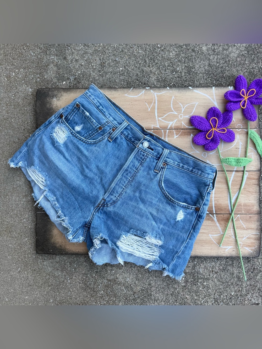Levi’s 501 Distressed Jean Shorts Size 31